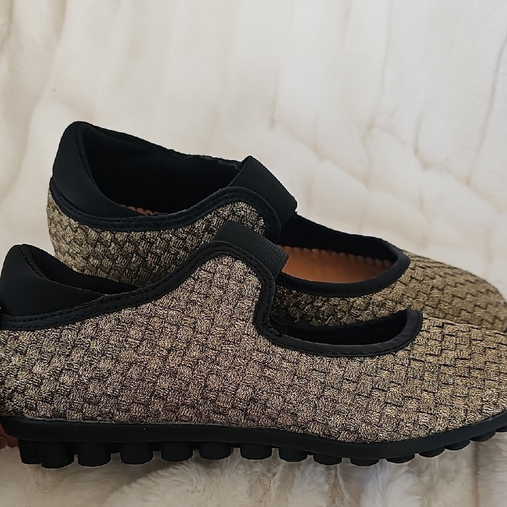 bernie mev. Women's Black and Gold Flats - Picture 5 of 9
